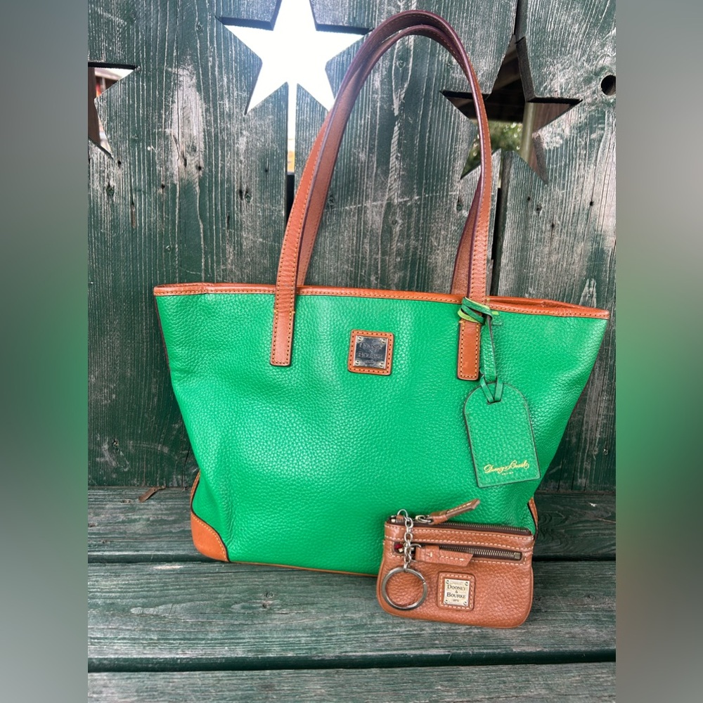 Dooney & Bourke Charleston- Pebble Grain ' 10x14 with coin purse EUC